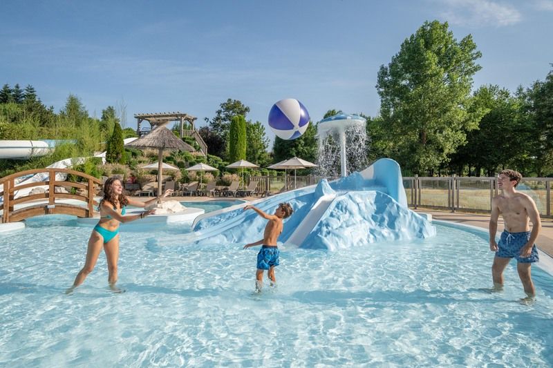 Camping Canet-de-Salars Ciela Village Le Caussanel camping 4 étoiles Aveyron piscine